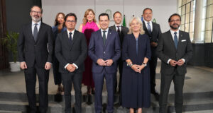 Juanma Moreno Insta a Nuevos Delegados a Fomentar un Gobierno Cercano y Empático en Andalucía
