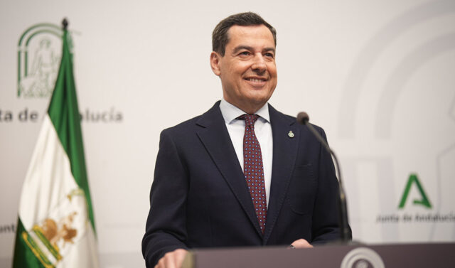 Juanma_Moreno_asegura_que_la_estabilidad_del_Gobierno_andaluz_esta_garantizada_para_la_XIII_Legislatura.jpg