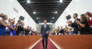 Juanma Moreno asume la presidencia de la Junta de Andalucía por tercera vez con un apoyo histórico en el Parlamento