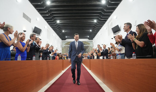 Juanma_Moreno_asume_la_presidencia_de_la_Junta_de_Andalucia_por_tercera_vez_con_un_apoyo_historico_en_el_Parlamento.jpg