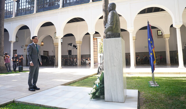 Juanma_Moreno_destaca_la_aspiracion_de_igualdad_y_futuro_en_el_homenaje_a_Blas_Infante.jpg