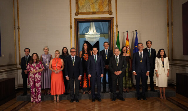 Juanma_Moreno_insta_a_los_nuevos_consejeros_a_colaborar_estrechamente_con_la_sociedad_andaluza.jpg