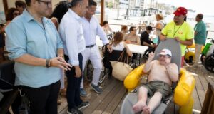 La Diputación de Granada impulsa el programa ‘Playa Inclusiva’ para mejorar la accesibilidad en la costa