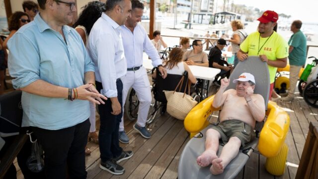 La_Diputacion_de_Granada_impulsa_el_programa_‘Playa_Inclusiva_para_mejorar_la_accesibilidad_en_la_costa.jpg