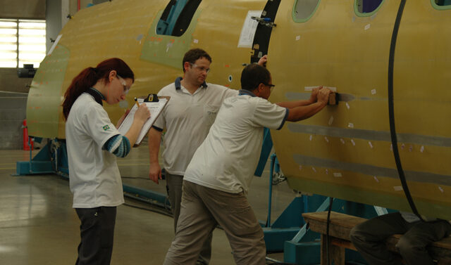 La_Junta_de_Andalucia_destina_212_millones_para_la_formacion_en_el_sector_aeroespacial.jpg