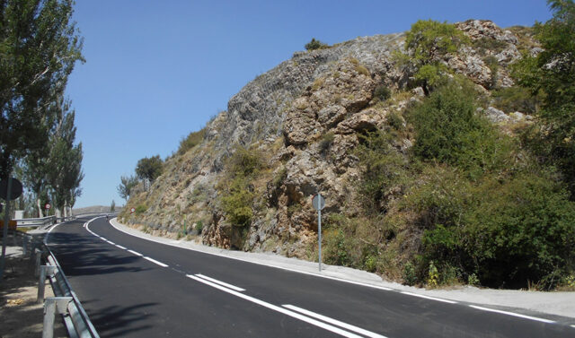 La_Junta_de_Andalucia_destina_22_millones_de_euros_para_el_control_de_vegetacion_en_carreteras.jpg