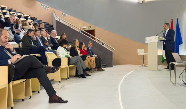 La_Junta_de_Andalucia_otorga_casi_tres_millones_de_euros_en_ayudas_a_29_entidades_locales_para_la_formacion_de_su_personal.jpg