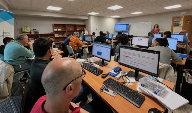 La_Junta_de_Andalucia_presenta_855_nuevas_plazas_en_cursos_sobre_Inteligencia_Artificial_y_Realidad_Virtual.jpg