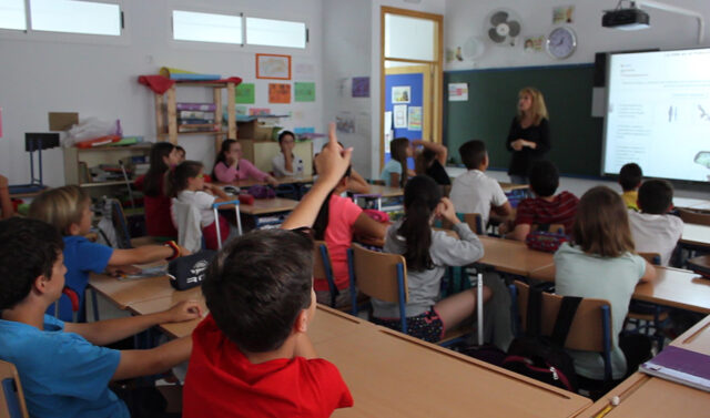 La_Junta_de_Andalucia_refuerza_la_plantilla_docente_con_4.309_nuevos_profesores_para_el_curso_2026-2027.jpg