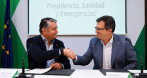 La Junta de Andalucía y el Sindicato Médico Andaluz Sellan un Acuerdo para Mejorar las Condiciones Laborales de los Médicos