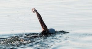 Administraciones y empresas impulsan programas de natación para prevenir ahogamientos