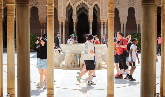 Andalucia_Refuerza_su_Posicion_Turistica_en_Julio_con_un_Aumento_del_93_en_Empleo_Hotelero.jpg