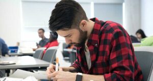 Andalucía mantiene matrículas universitarias asequibles para el próximo curso 2026-2027