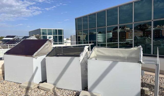Estudio_revela_que_paneles_solares_semitransparentes_optimizan_el_microclima_en_invernaderos.jpg