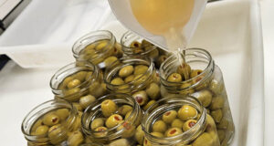 Investigación del Instituto de la Grasa de Sevilla logra aceitunas rellenas con un 50% menos de sal y mayor contenido en nutrientes