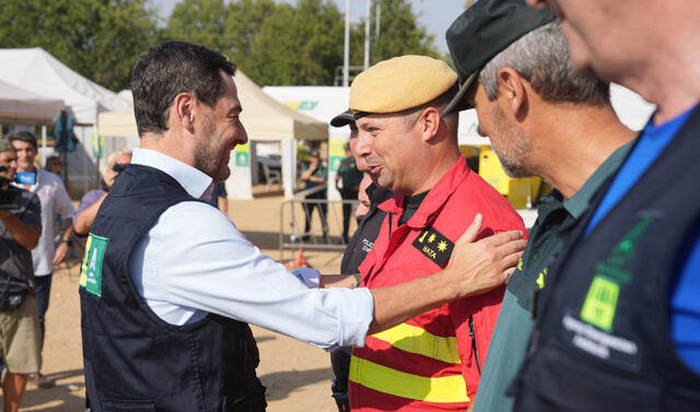 Juanma_Moreno_Anuncia_el_Control_del_Incendio_de_Niebla_y_el_Regreso_de_los_Vecinos_Desalojados.jpg