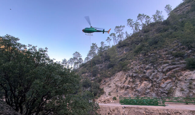 La_Junta_de_Andalucia_inicia_la_instalacion_de_nuevas_pasarelas_en_el_sendero_del_rio_Borosa_tras_las_tormentas.jpg