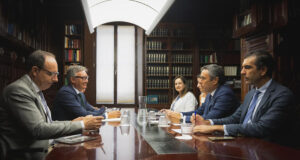 La Junta de Andalucía se reúne con la APM para mejorar los juzgados y asegurar la independencia judicial