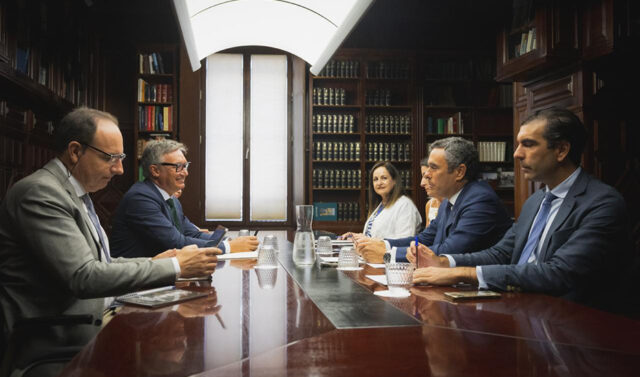 La_Junta_de_Andalucia_se_reune_con_la_APM_para_mejorar_los_juzgados_y_asegurar_la_independencia_judicial.jpg