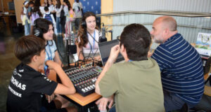 Más de 800 centros educativos en Andalucía participan en el programa ‘ComunicA’ para mejorar la competencia lingüística del alumnado