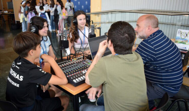 Mas_de_800_centros_educativos_en_Andalucia_participan_en_el_programa_ComunicA_para_mejorar_la_competencia_linguistica_del_alumnado.jpg
