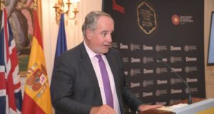Demetrio Carceller Arce destaca la apuesta de Damm por Reino Unido al recibir el Premio Eduardo Barrachina