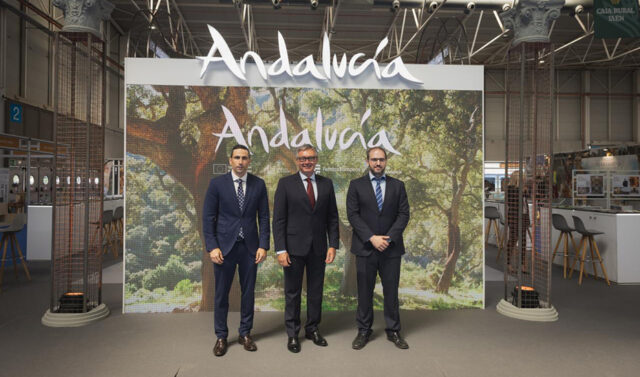 El_Gobierno_Andaluz_Proyecta_Aumentar_la_Cuota_del_Turismo_de_Interior_a_Siete_Millones_de_Viajeros.jpg