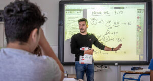 Investigación revela la relación entre la inteligencia emocional docente y la implicación del alumnado