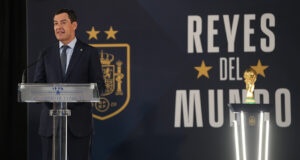 Juanma Moreno expresa el orgullo de Andalucía por los triunfos de La Roja y sus campeones locales