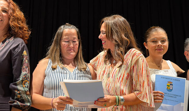 La_Junta_de_Andalucia_entrega_14_viviendas_asequibles_en_Almargen_para_promover_la_vivienda_en_el_medio_rural.jpg