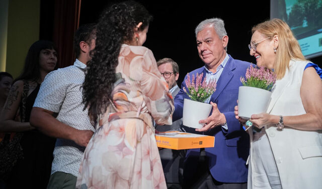 La_Junta_de_Andalucia_entrega_70_nuevas_viviendas_protegidas_en_Palmas_Altas_alcanzando_un_total_de_345_en_el_barrio_desde_junio.jpg
