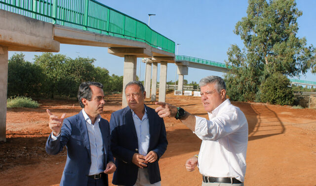 La_Junta_de_Andalucia_finaliza_una_pasarela_ciclopeatonal_para_mejorar_la_conexion_de_urbanizaciones_en_Mairena_del_Alcor.jpg