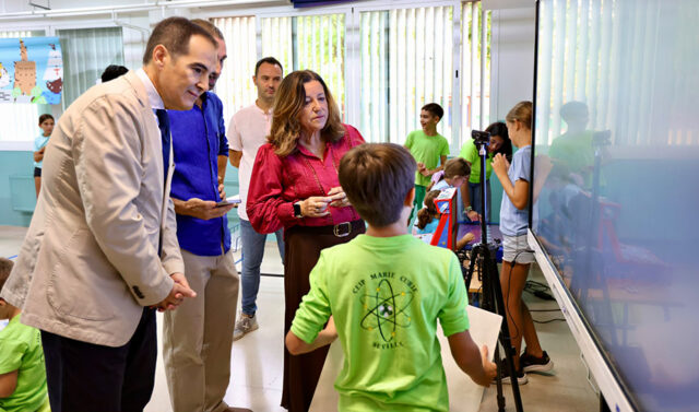 La_Junta_de_Andalucia_lanza_un_aula_movil_STEAM_para_impulsar_la_robotica_y_la_programacion_en_escuelas_rurales.jpg