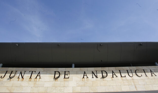 La_Junta_de_Andalucia_y_sindicatos_logran_preacuerdo_para_renovar_el_VII_Convenio_colectivo_del_personal_laboral.jpg