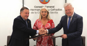 El Instituto Andaluz del Patrimonio Histórico y el Consejo de Hermandades de Sevilla firman un convenio para conservar el patrimonio cofrade