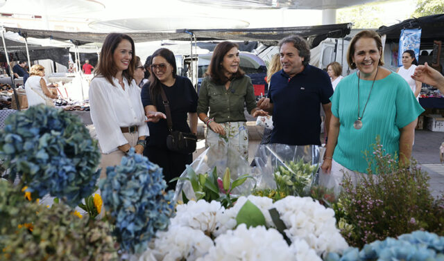 La_Junta_de_Andalucia_refuerza_su_compromiso_con_el_comercio_ambulante_en_Cordoba.jpg