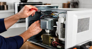Los consumidores tienen derecho a reparaciones gratuitas bajo garantía, asegura la Junta de Andalucía