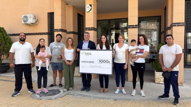 Se_Lanzan_los_Primeros_Cheque_Bebe_para_Fomentar_la_Natalidad_en_Diezma.jpeg
