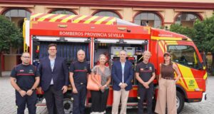 Surtruck entrega en la Diputación la autobomba urbana ligera fabricada para el parque de bomberos de Écija